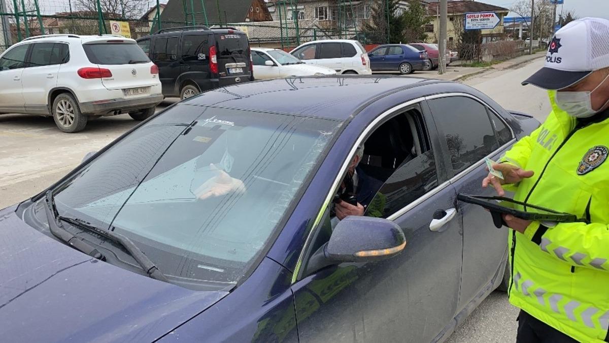 Ceza yemek istemeyen s&uuml;r&uuml;c&uuml;ler, &ouml;n camdaki filmlerini s&ouml;kt&uuml;