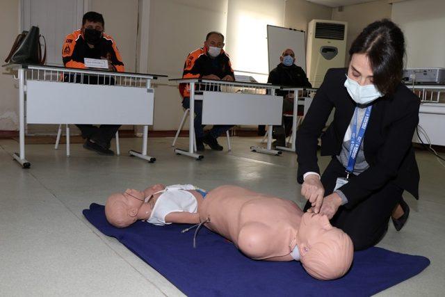 Gönüllülere ilk yardım eğitimi