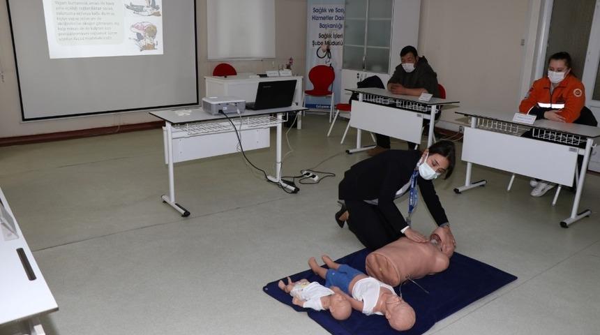 G&ouml;n&uuml;ll&uuml;lere ilk yardım eğitimi
