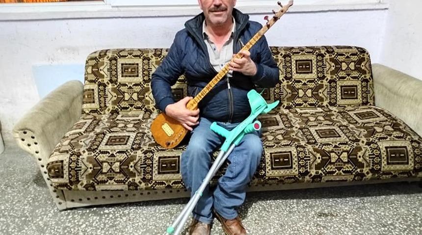 Tomarzalı engelli vatandaş il&ccedil;esine şarkı yazdı