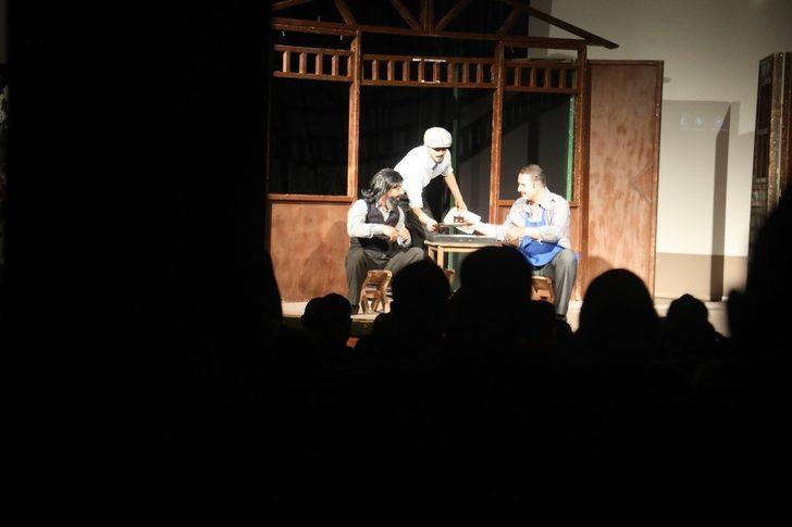 Büyükşehir Tiyatrosu yeniden izleyiciyle buluştu G4