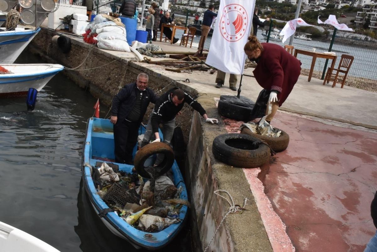 Deniz dibinden tonlarca &ccedil;&ouml;p &ccedil;ıktı