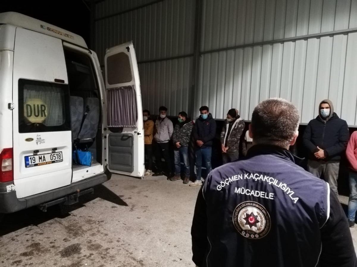 Osmaniye&rsquo;de 22 d&uuml;zensiz g&ouml;&ccedil;men yakalandı
