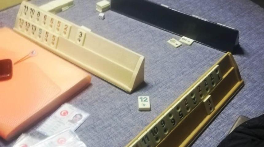 K&uuml;tahya&rsquo;da okey oynayan 15 kişiye 47 bin 250 lira para cezası