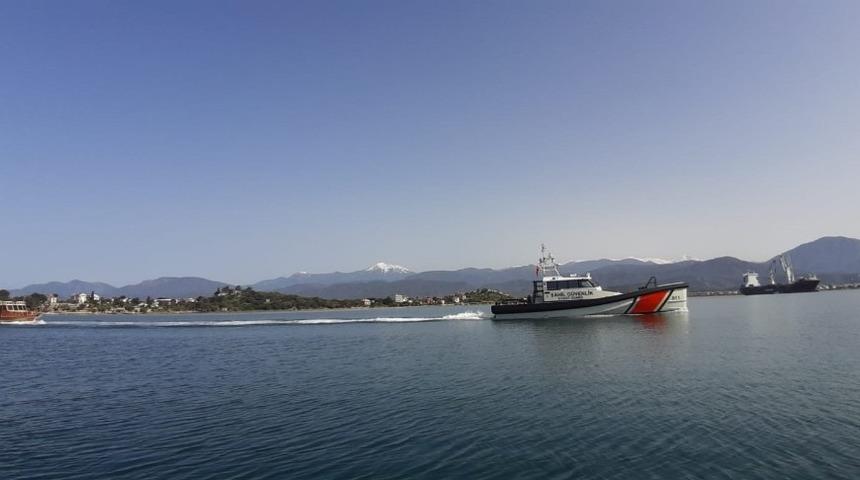 Fethiye K&ouml;rfezi&rsquo;nde s&uuml;r&uuml;klenen teknedeki 2 kişi kurtarıldı