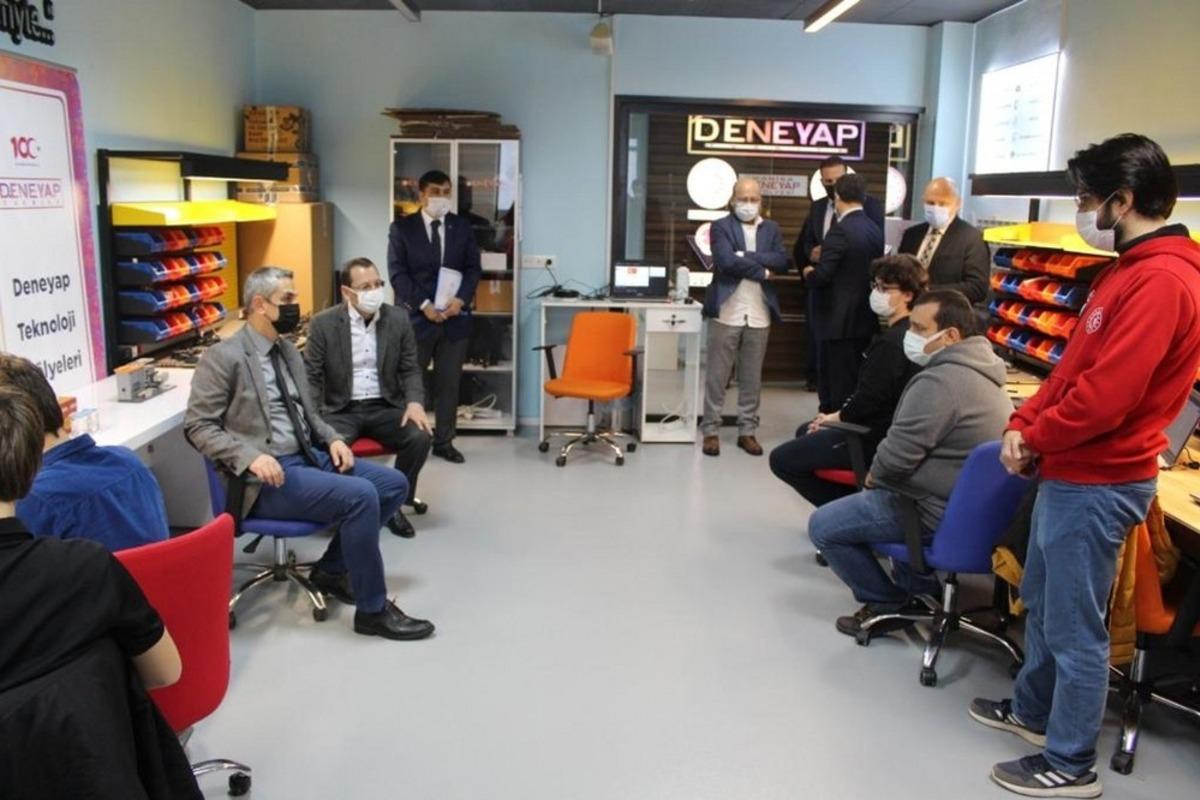 Genel M&uuml;d&uuml;r Dr. Mehmet Ata &Ouml;zt&uuml;rk, Manisa&rsquo;da gen&ccedil;lerle bir araya geldi