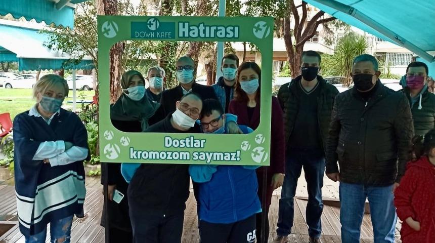 Demokratik Sağlık-Sen İzmir Engelli Komisyonu down sendromlu gen&ccedil;lerle buluştu