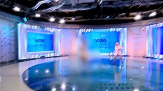 Çıplak kadın canlı yayını bastı! Elindeki taşla sunucuya saldırdı 2