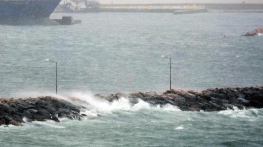 Balıkesir i&ccedil;in fırtına ve kuvvetli sağanak uyarısı