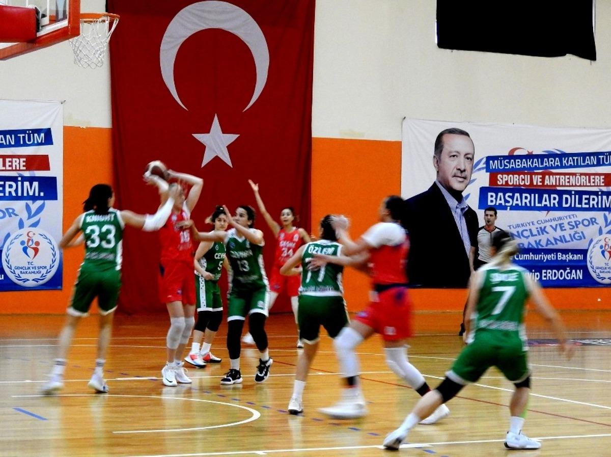 &Ccedil;eşme Kadın Basketbol Takımı play-off hedefine ilerliyor