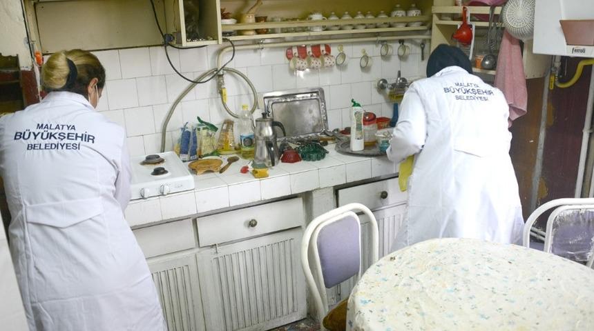 Malatya B&uuml;y&uuml;kşehir&rsquo;den kimsesiz ve yaşlılara temizlik hizmeti