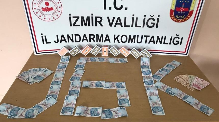 Kısıtlamayı hi&ccedil;e sayıp bah&ccedil;edeki &ccedil;adırda kumar oynayan 6 kişiye su&ccedil;&uuml;st&uuml;