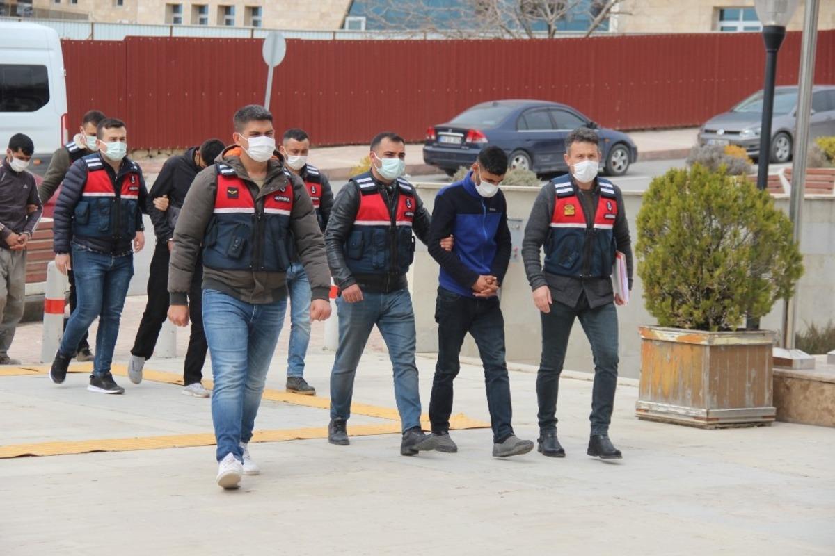 Elazığ&rsquo;da hırsızlık yapıp Diyarbakır&rsquo;da yakalanan 2 ş&uuml;pheli tutuklandı