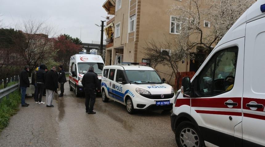 Kısıtlamada sokakta bı&ccedil;aklı kavga: 3 yaralı