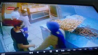 Yurttan kaçan 3 kız çocuğu pastaneden yardım istedi