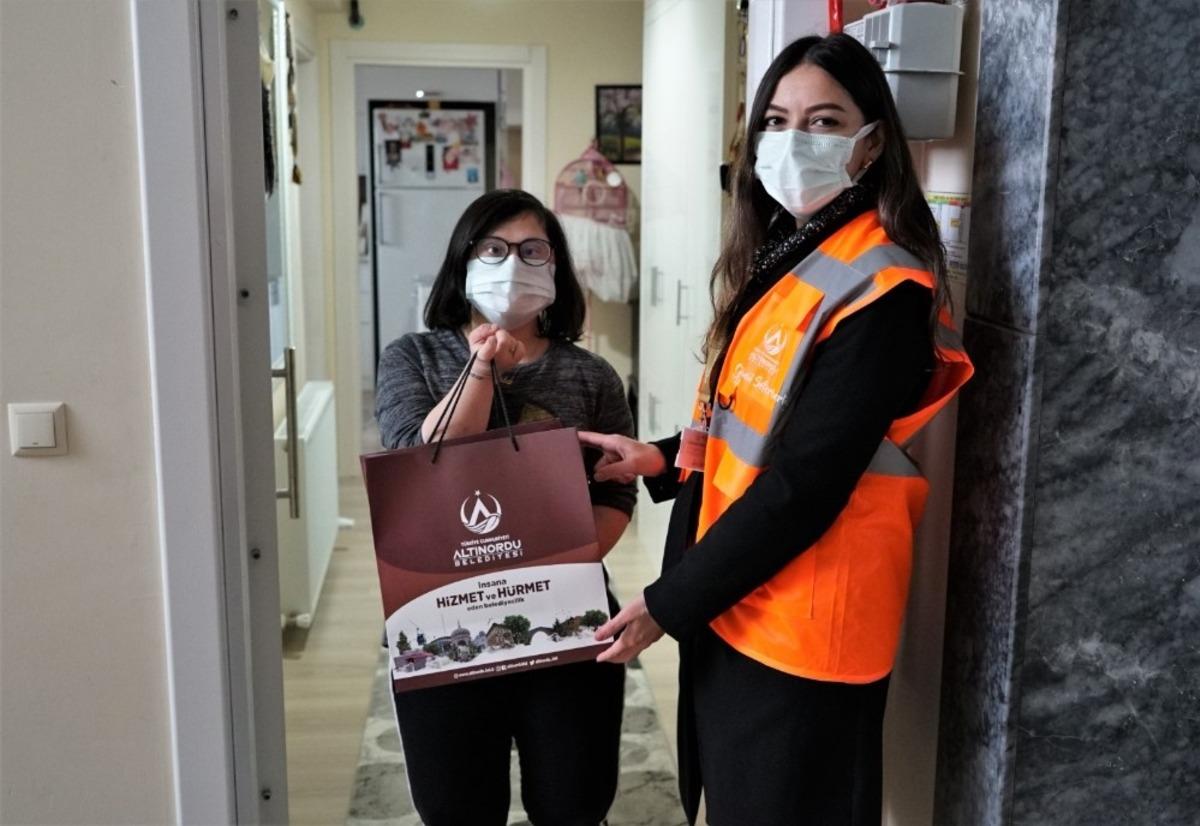 Down sendromlu &ccedil;ocuklara anlamlı ziyaret