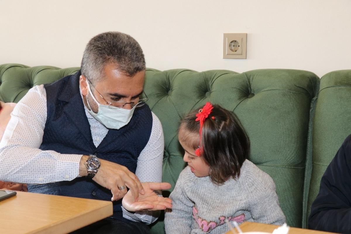 Başkan Say, down sendromlu &ccedil;ocuklarla bir araya geldi