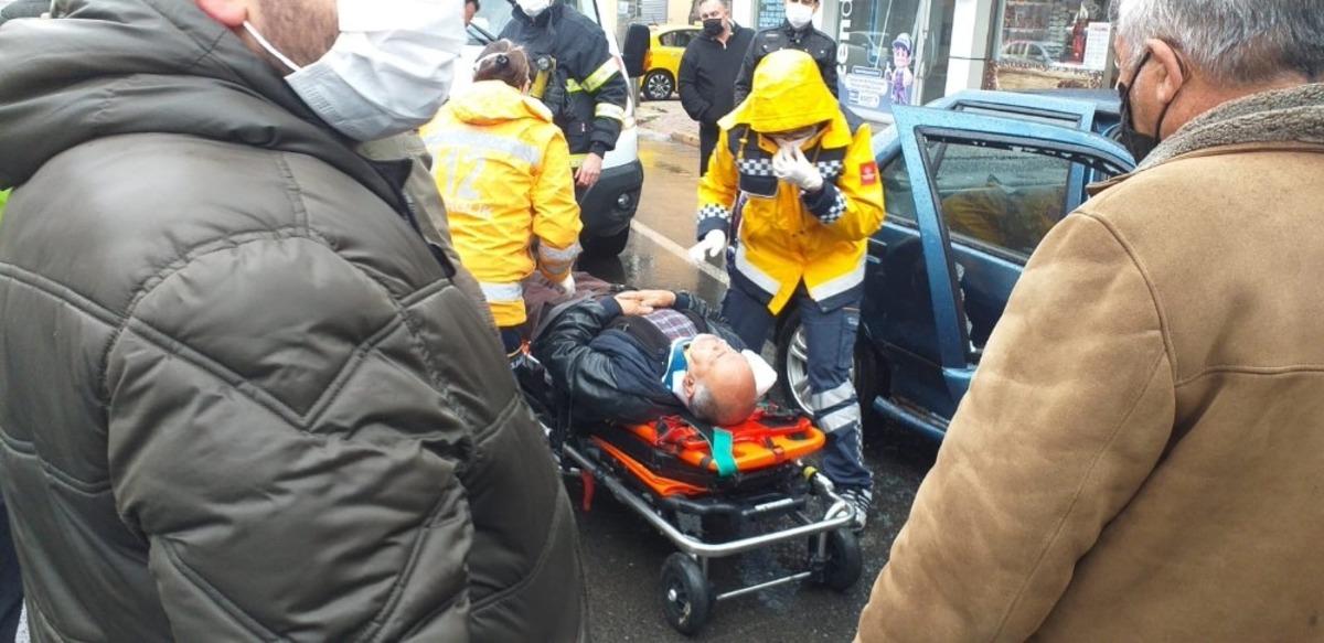 Sıkışan s&uuml;r&uuml;c&uuml;y&uuml; itfaiye kurtardı