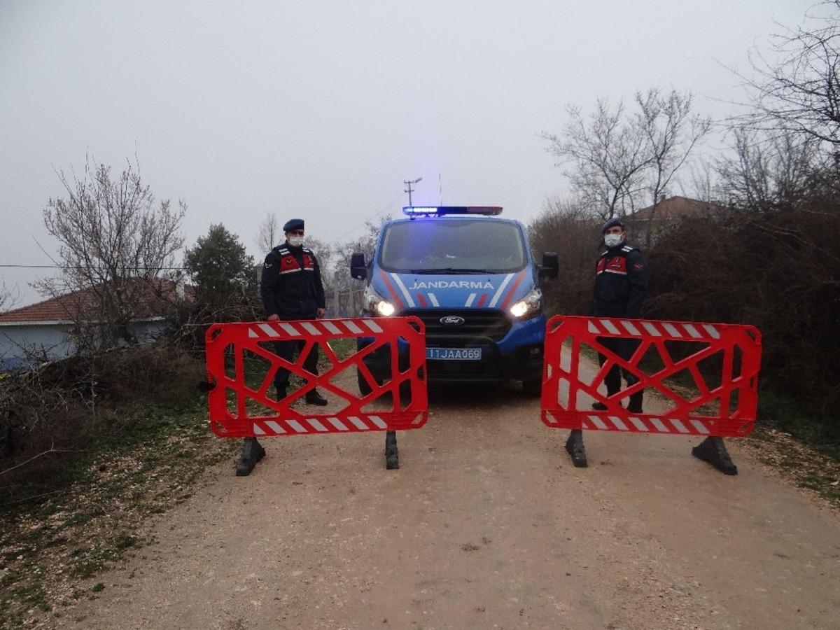 İstanbul&rsquo;dan Bilecik&rsquo;e gelen aile t&uuml;m k&ouml;y&uuml; karantinaya aldırdı