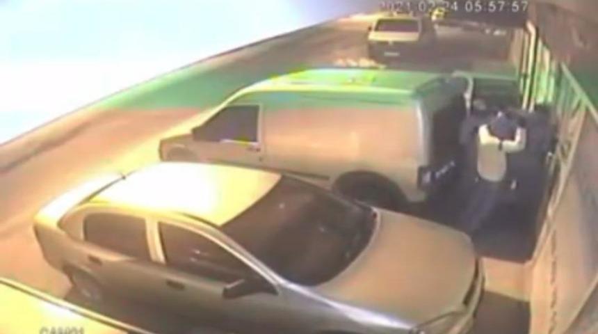 Mahalle sakinleri hırsızları bardak ve suyla engelledi