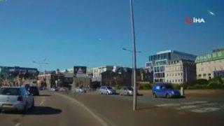 İngiltere’de gök taşının düşme anı kameralara yansıdı