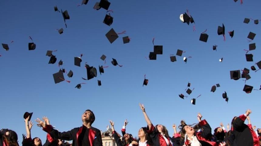 Mezuniyette kep giymek yasaklandı