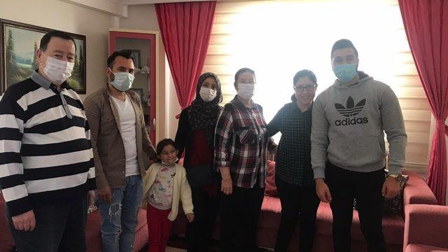 Kuşadası’nda AK Partili gençler down sendromlu çocuklarla bir araya geldi