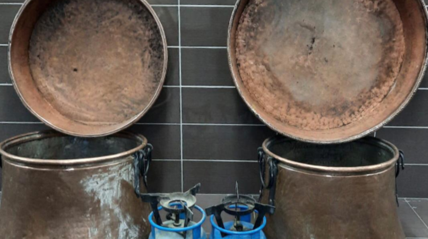 &Ccedil;aldıkları eşyaları satarken su&ccedil;&uuml;st&uuml; yakalandılar