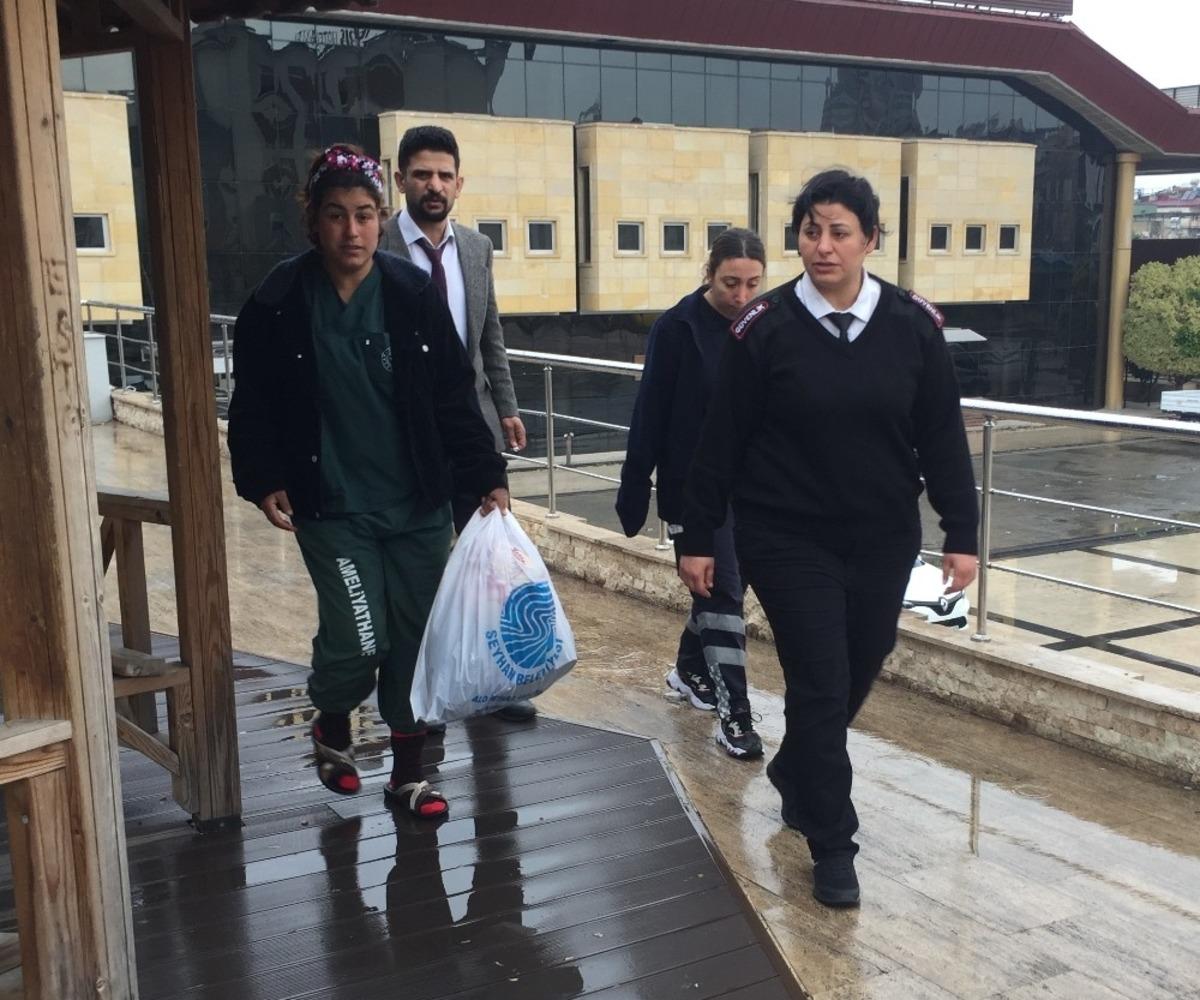 Doğumdan 1 hafta sonra ameliyat kıyafetiyle sokakta bulundu