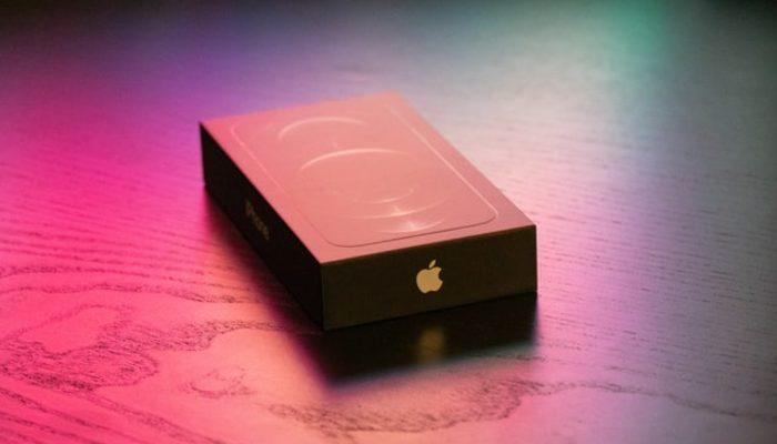 Apple şarj cihazsız iPhone yüzünden ceza yedi