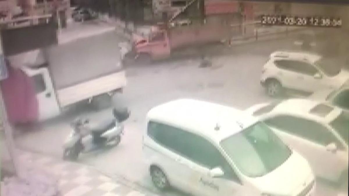 Maltepe&rsquo;de kamyonet s&uuml;r&uuml;c&uuml;s&uuml; dehşet sa&ccedil;tı: Ortalık savaş alanına d&ouml;nd&uuml;