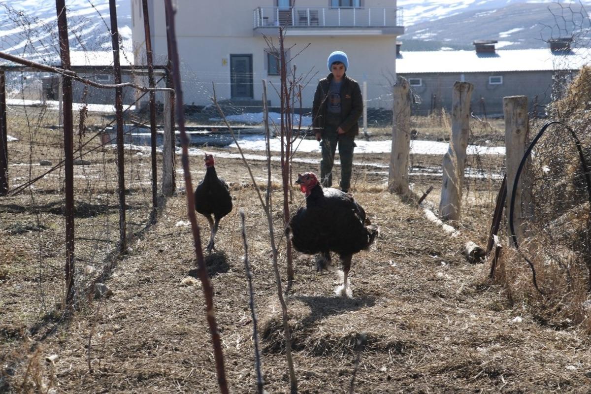 Yaşı k&uuml;&ccedil;&uuml;k kalbi b&uuml;y&uuml;k Enver&rsquo;den &ouml;rnek davranış