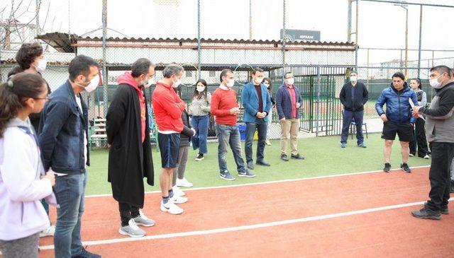 Doktor ve kadınlara özel tenis turnuvası yapıldı