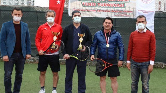 Doktor ve kadınlara özel tenis turnuvası yapıldı