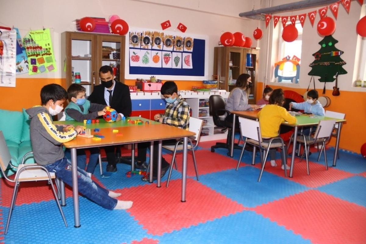 Kızılay, &ouml;zel &ouml;ğrencilerin sınıflarını yeniledi