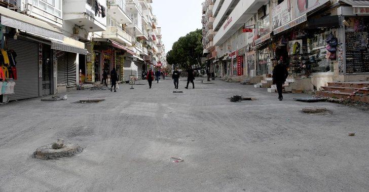 Kahramanlar Caddesi’nde yenileme çalışmaları sürüyor G1