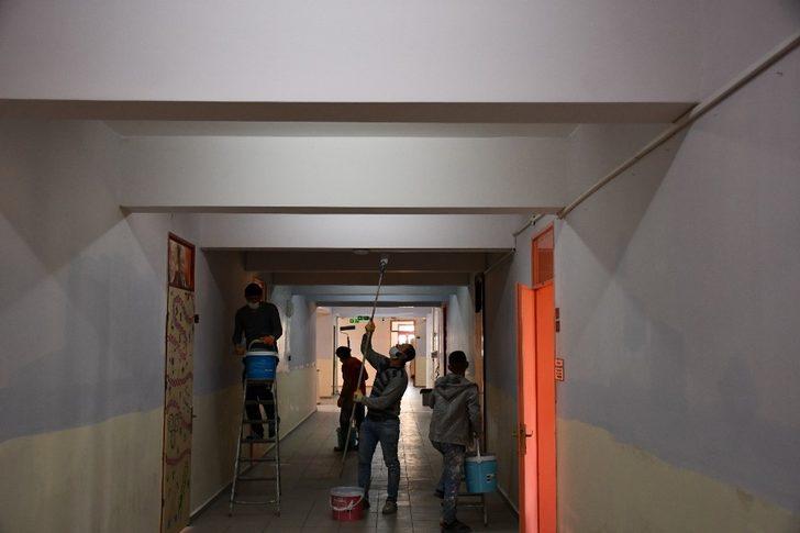 Konyaaltı’nda okullar yenileniyor G3