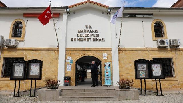 Marmaris Belediyesi’ne karekod okutarak girilebiliyor