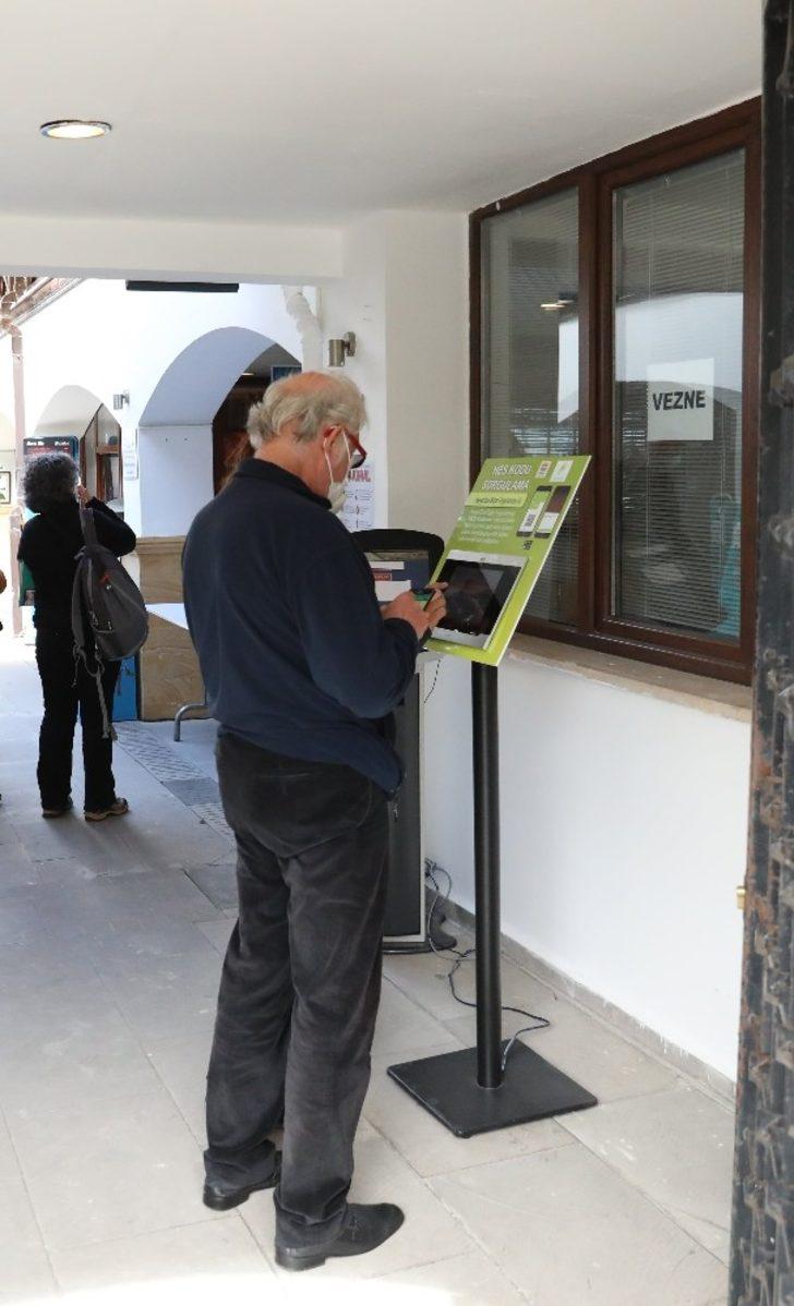 Marmaris Belediyesi’ne karekod okutarak girilebiliyor G3