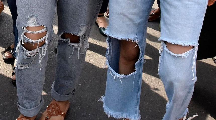 Hindistan'da kadınlar neden yırtık kotlu fotoğraflarını paylaşıyor?