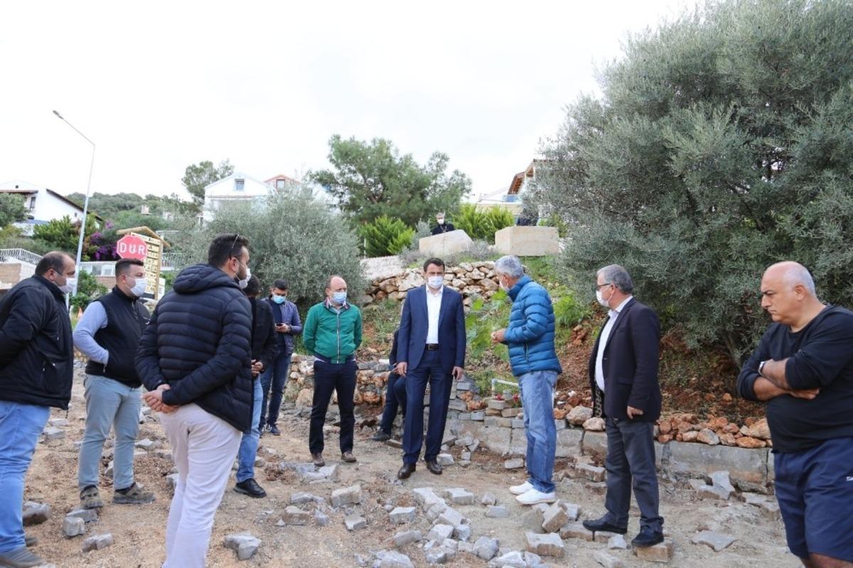 Kaş &Ccedil;ukurbağ Yarımadası parke taşı &ccedil;alışması devam ediyor