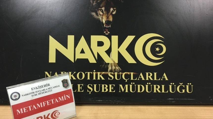 Uyuşturucu operasyonunda yakalanan 3 kişiden 1&rsquo;i tutuklandı