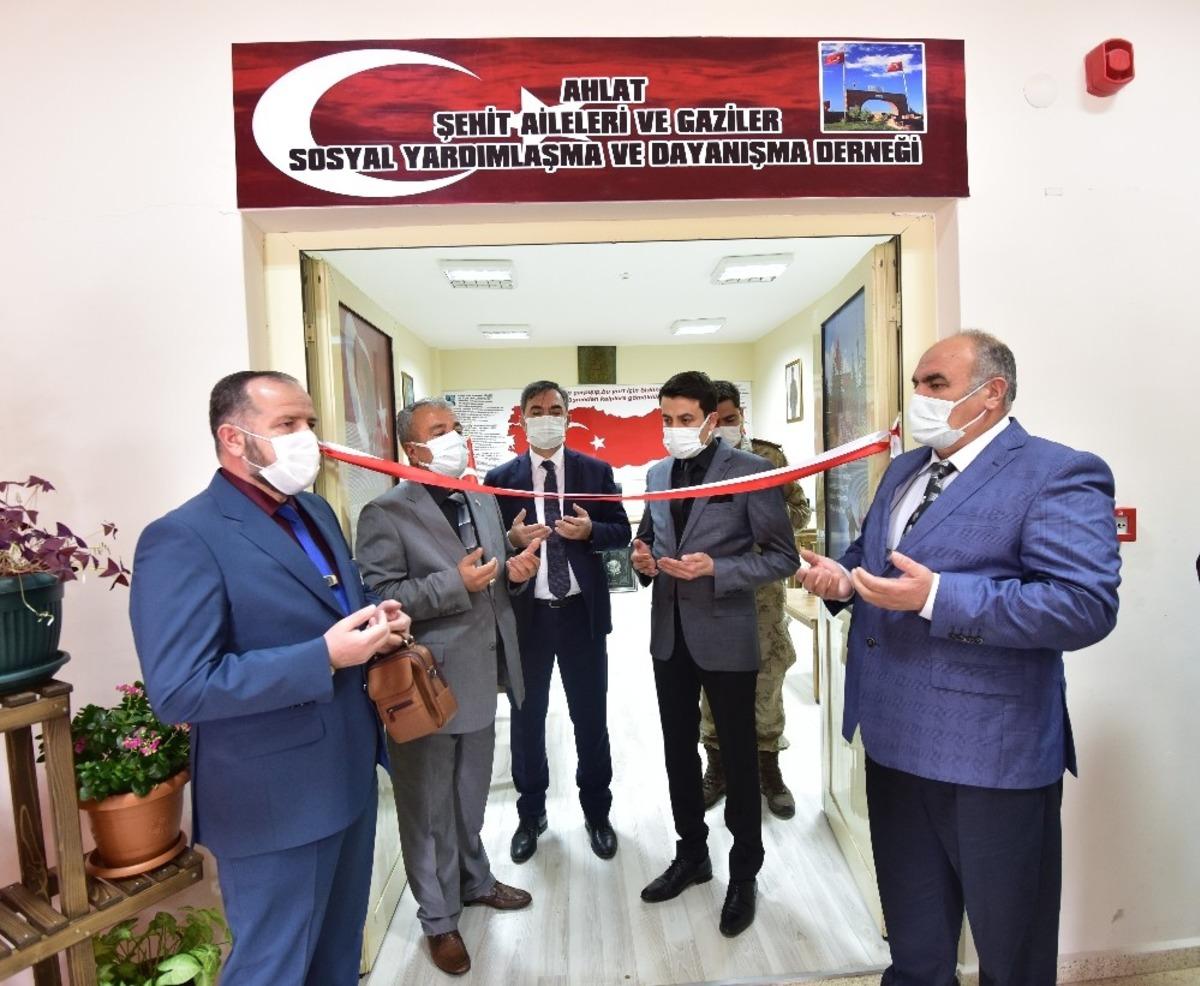 Ahlat Şehit Aileleri Derneği t&ouml;renle a&ccedil;ıldı