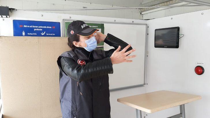 Mobil deprem simülasyonunda depremi yaşadılar G3