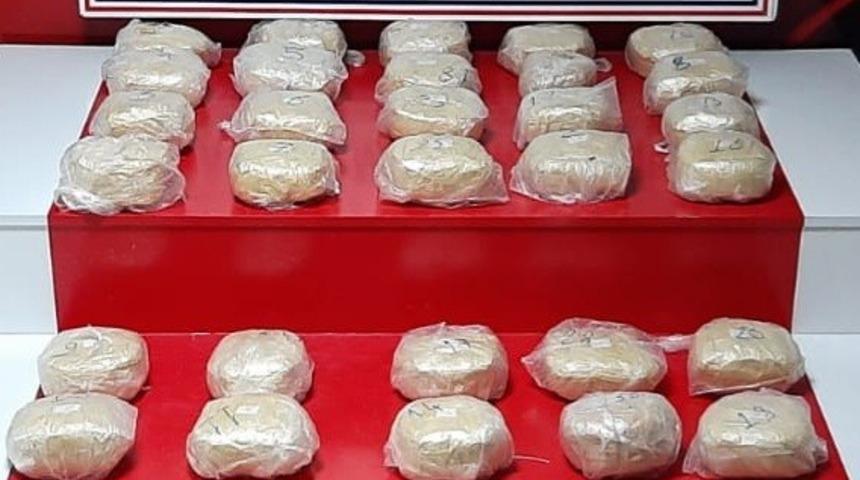 Van&rsquo;da toprağa g&ouml;m&uuml;l&uuml; 37 kilo toz esrar ele ge&ccedil;irildi
