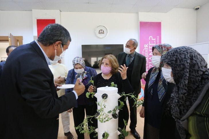 Ulu çınarlara yaşlılar haftasında anlamlı hediye G1