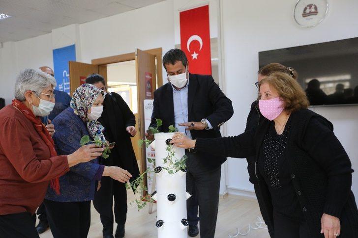 Ulu çınarlara yaşlılar haftasında anlamlı hediye G4