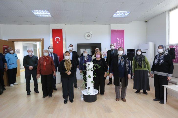 Ulu çınarlara yaşlılar haftasında anlamlı hediye G5