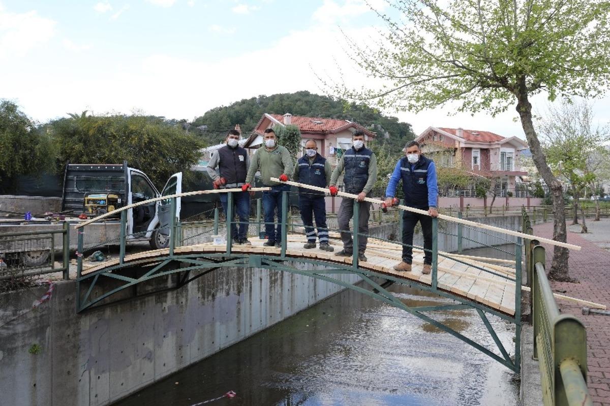 Marmaris Belediyesi&rsquo;nin ustaları kente estetik g&ouml;r&uuml;n&uuml;m kazandırıyor