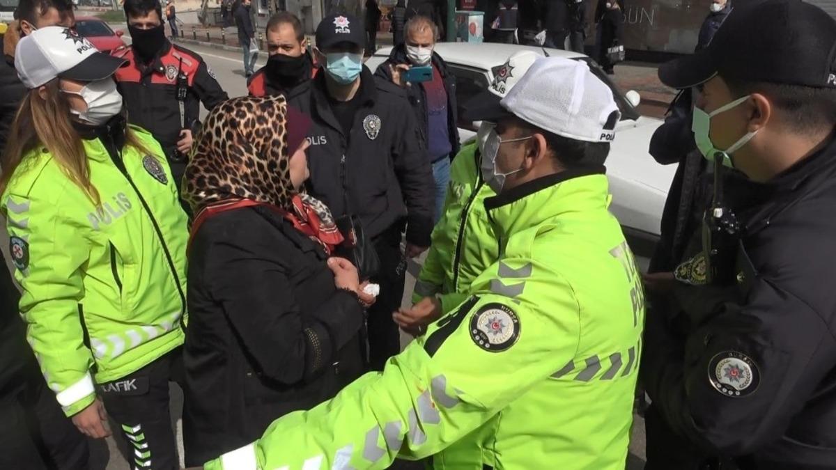 Bursa&rsquo;da bankaya maskesiz alınmayan anne-kız ortalığı birbirine kattı